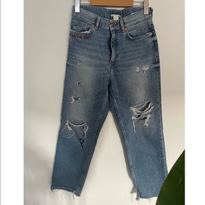 ❌H&M - Distressed calf length  Jeans - size 6